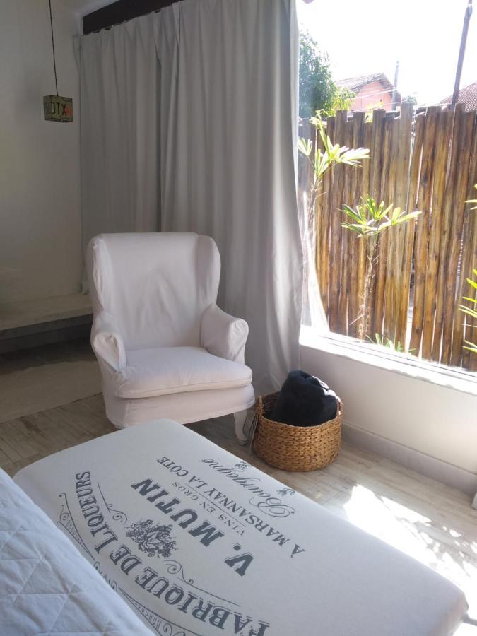 Almas Gemeas Suite Com Cozinha Praia Da Ribeira Ангра дос Рейс Екстериор снимка